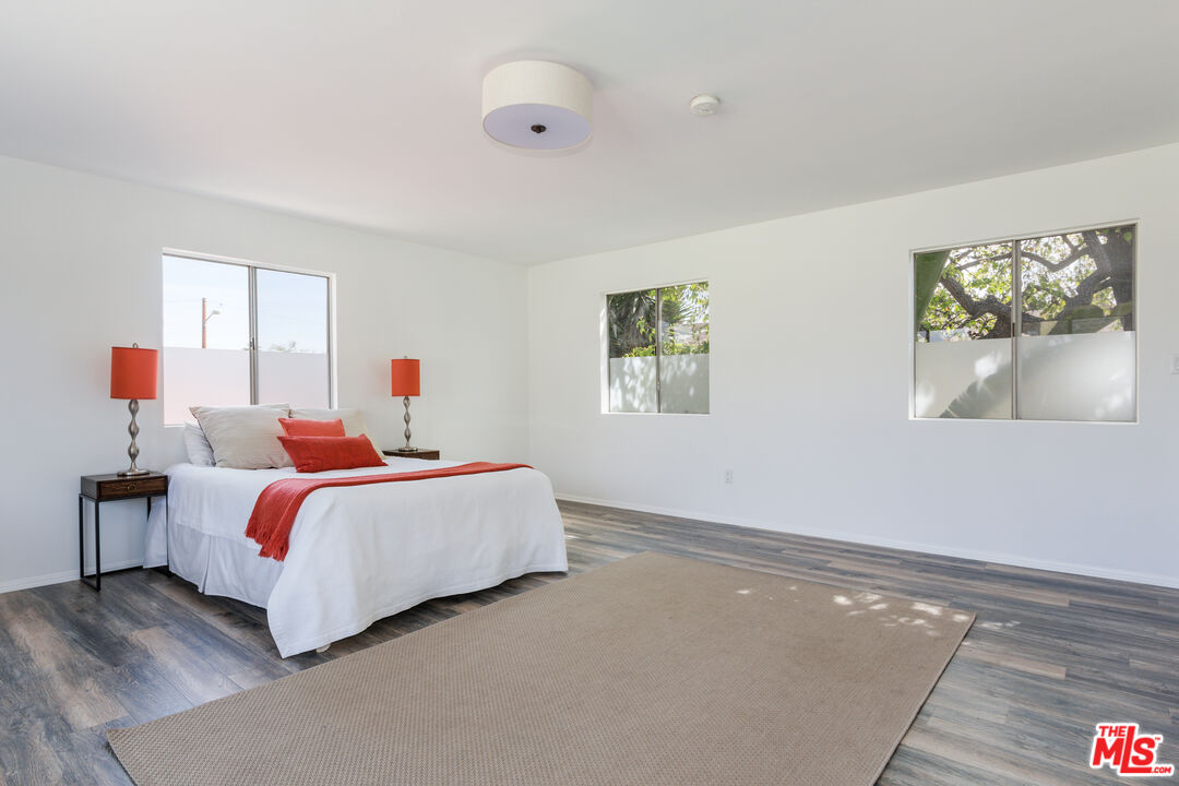 4041 Wade St Unit: 2