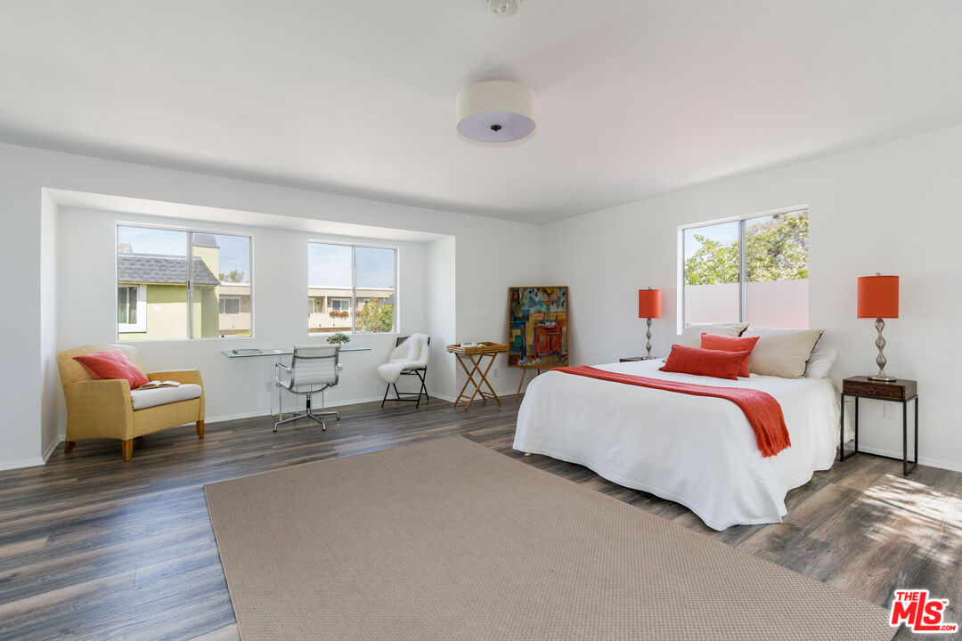 4041 Wade St Unit: 2