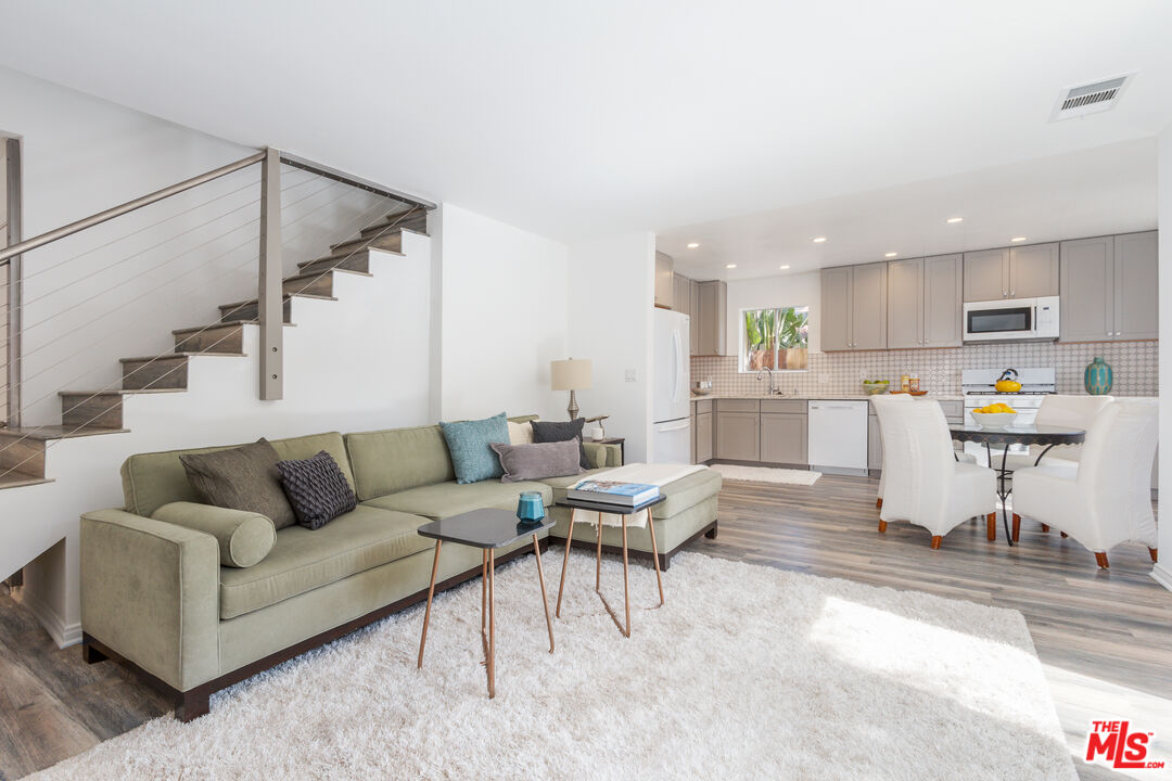 4041 Wade St Unit: 2