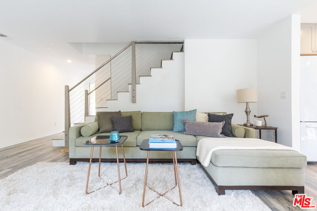 4041 Wade St Unit: 2