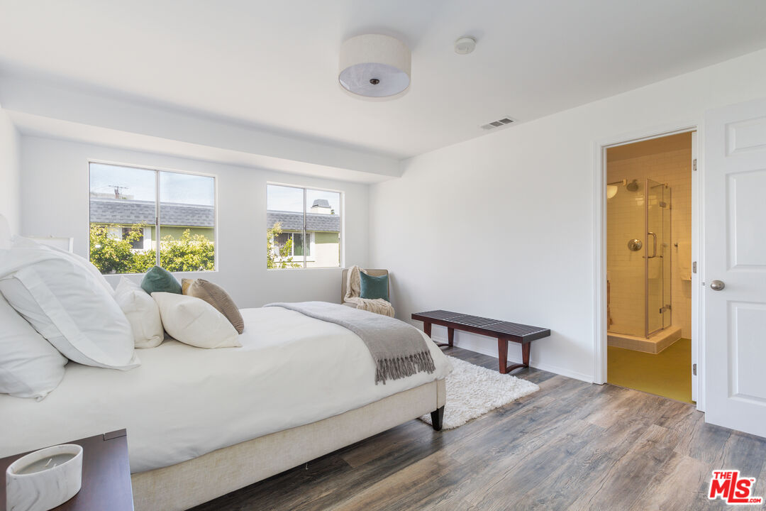 4041 Wade St Unit: 2