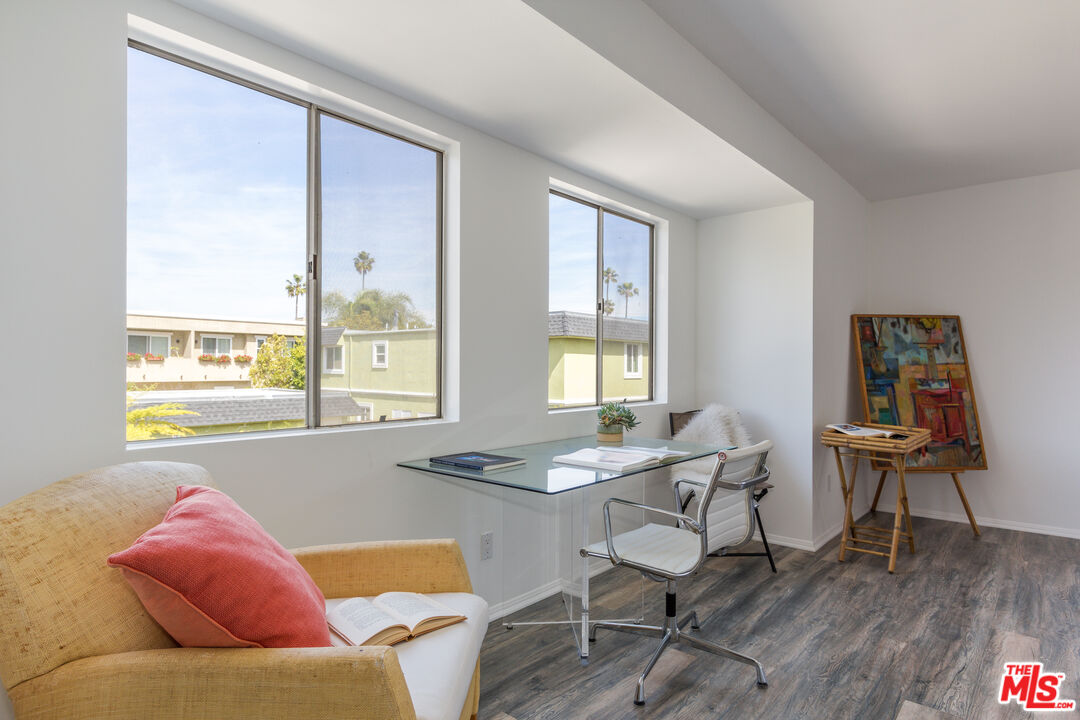 4041 Wade St Unit: 2