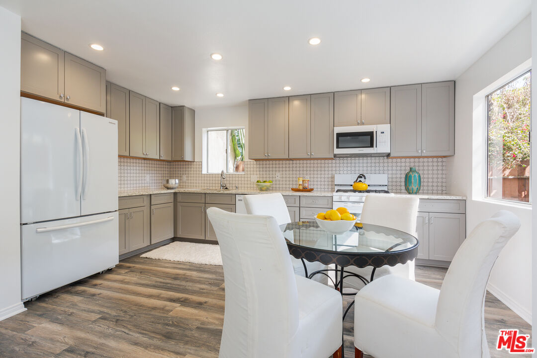 4041 Wade St Unit: 2