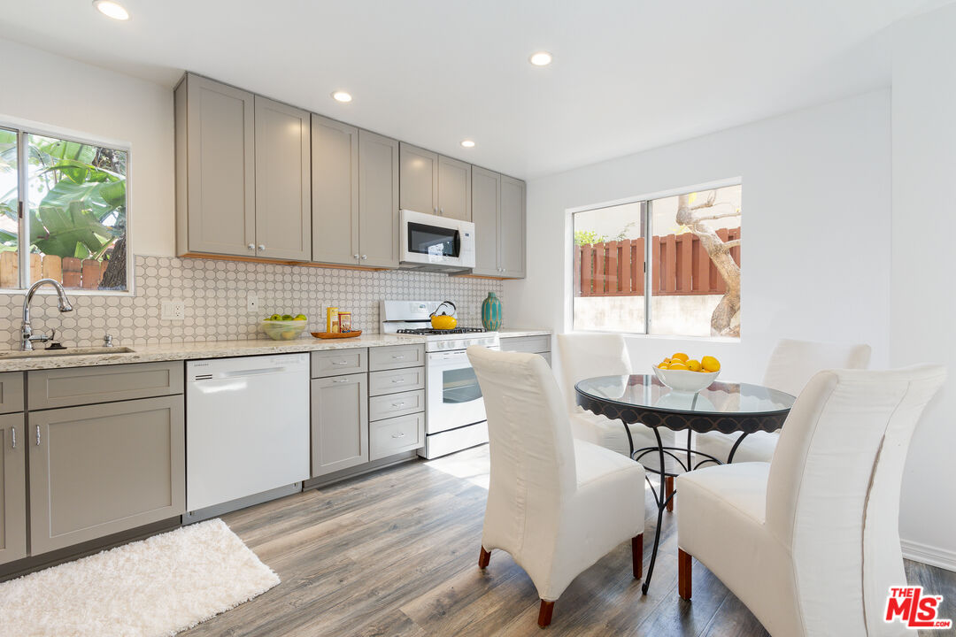 4041 Wade St Unit: 2