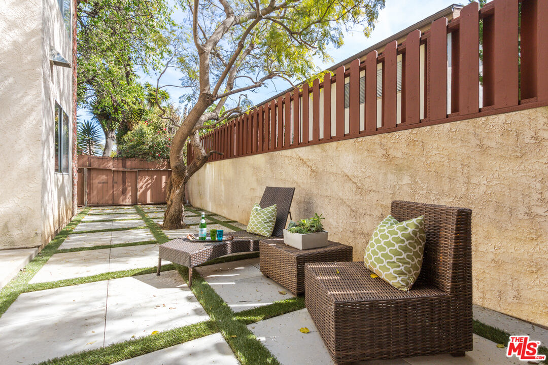 4041 Wade St Unit: 2