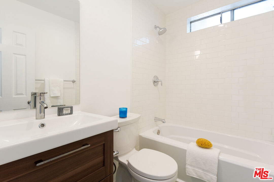 4041 Wade St Unit: 2
