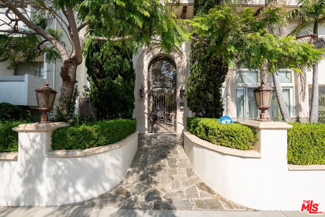 1920 Pelham Ave Unit: 101