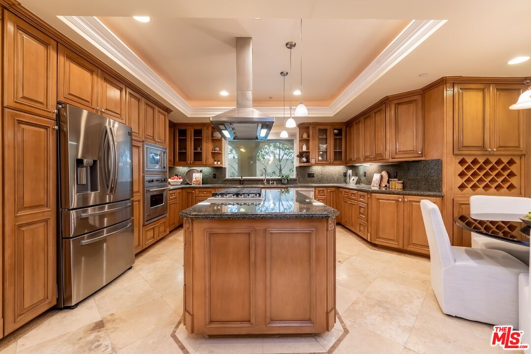 1920 Pelham Ave Unit: 101