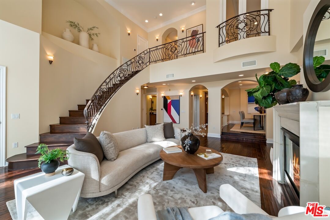 1920 Pelham Ave Unit: 101