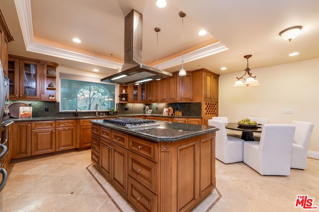 1920 Pelham Ave Unit: 101