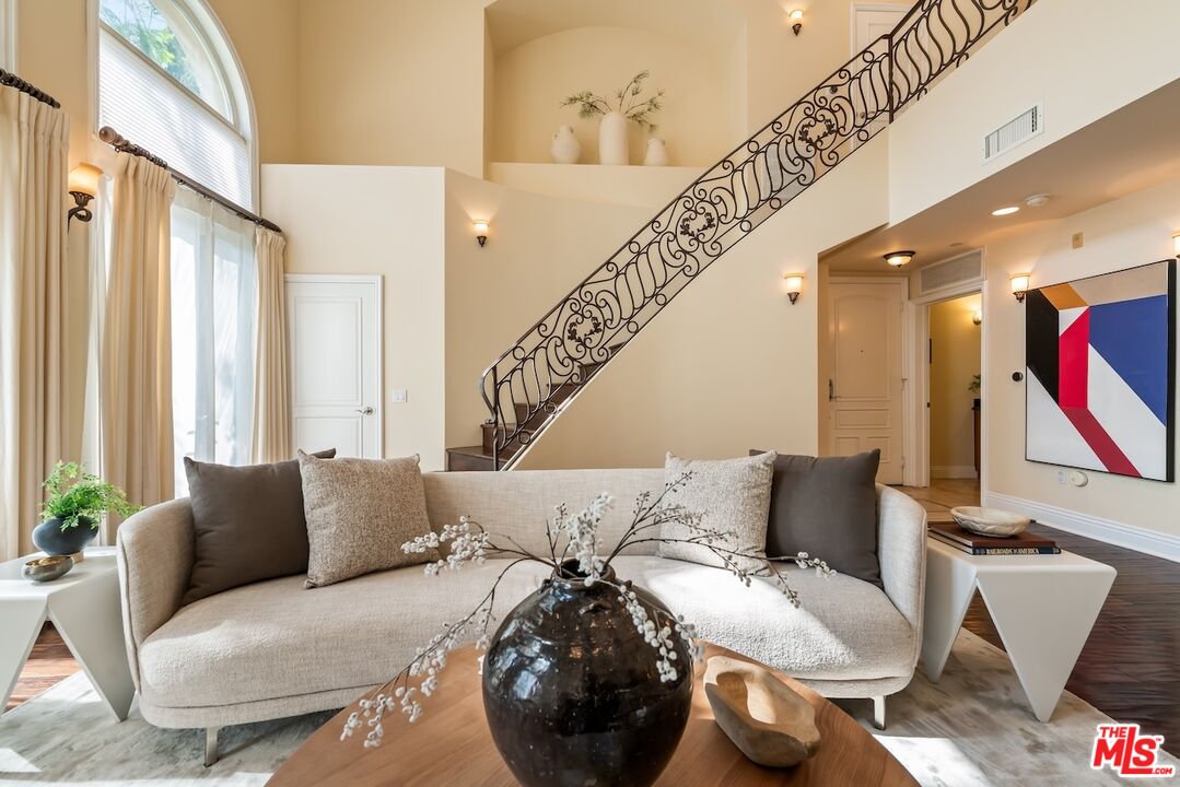 1920 Pelham Ave Unit: 101