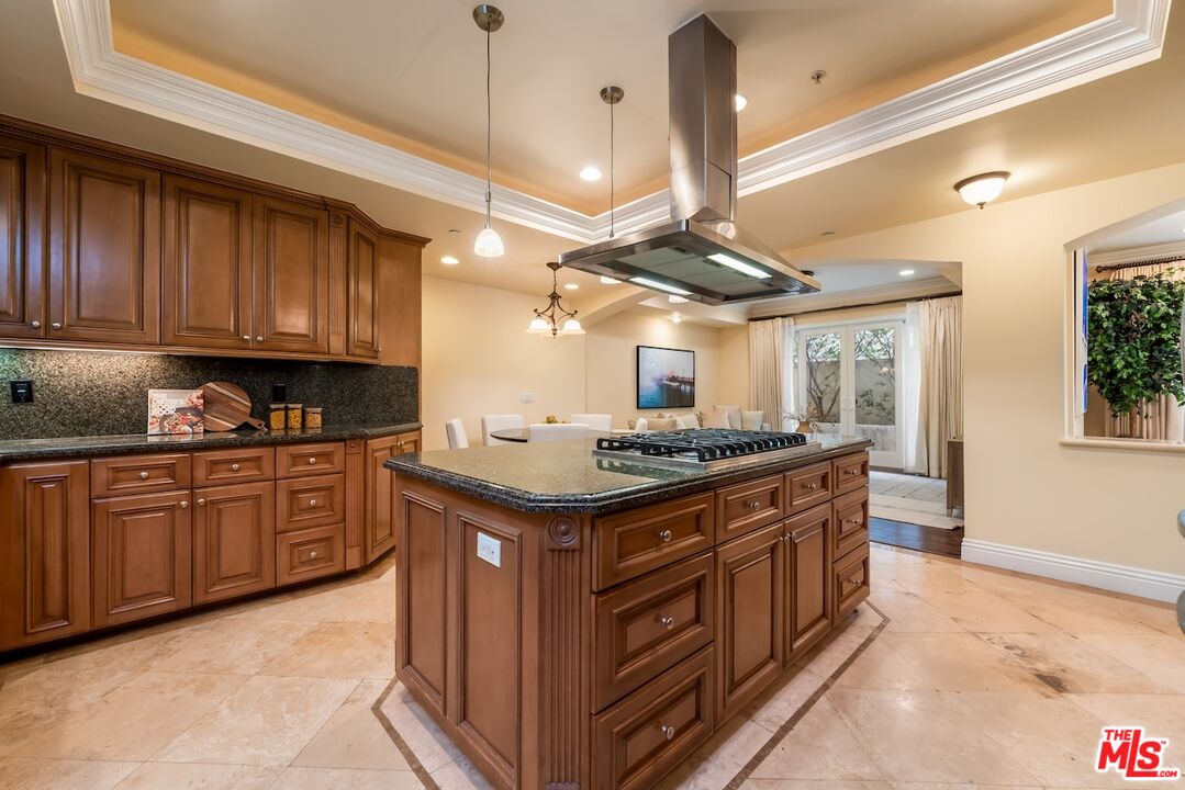 1920 Pelham Ave Unit: 101