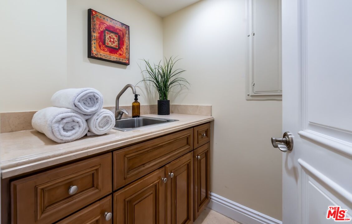 1920 Pelham Ave Unit: 101