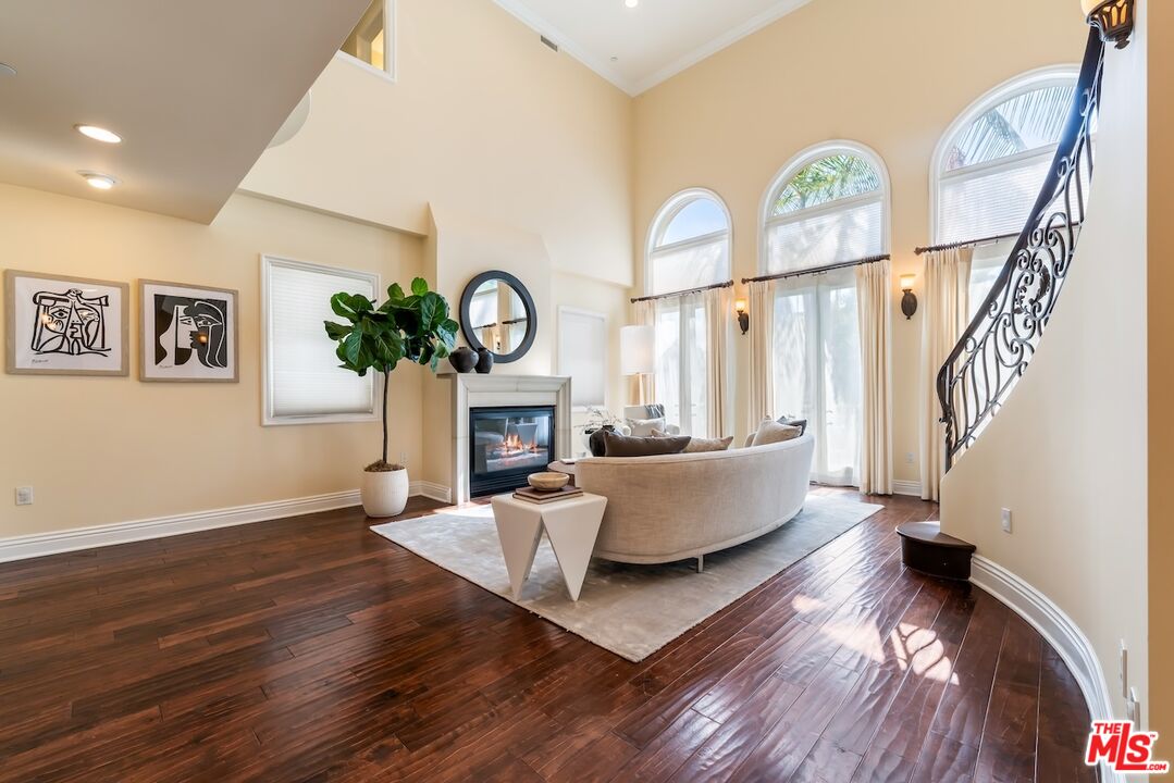 1920 Pelham Ave Unit: 101