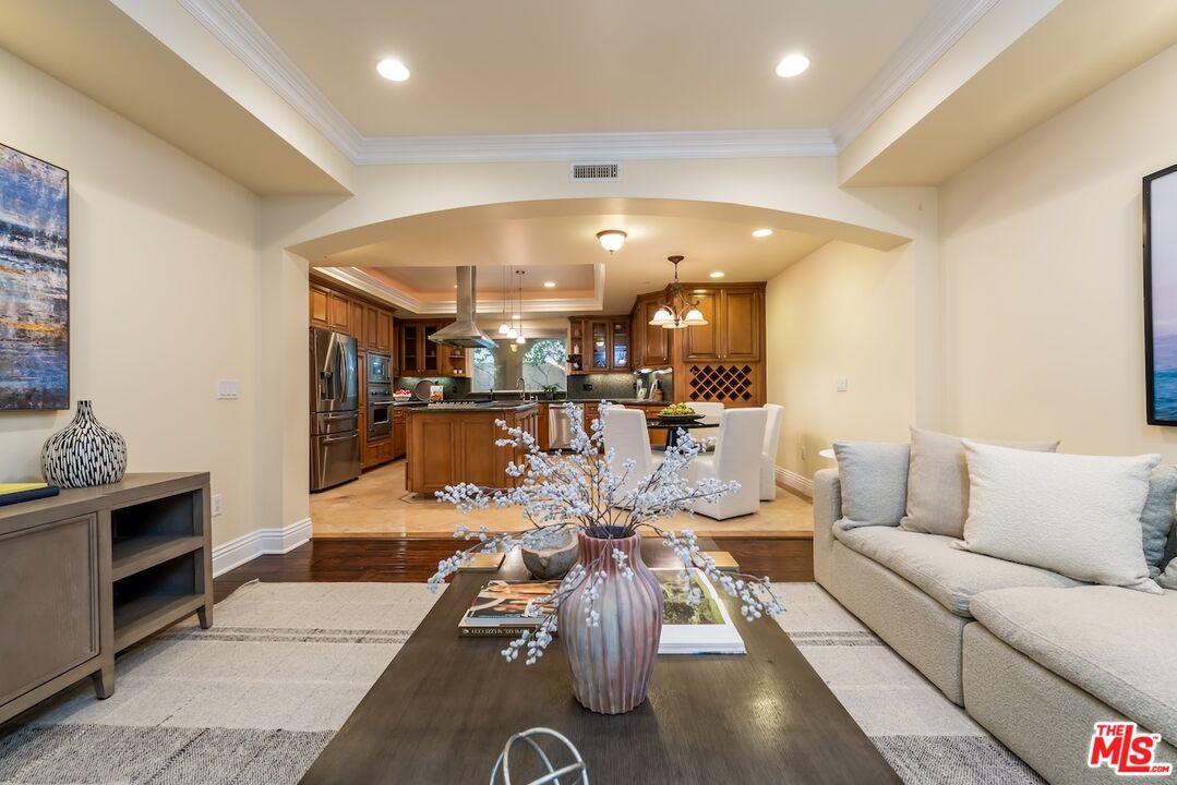 1920 Pelham Ave Unit: 101