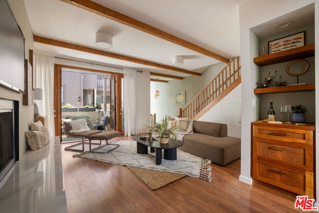 945 21st St Unit: 4