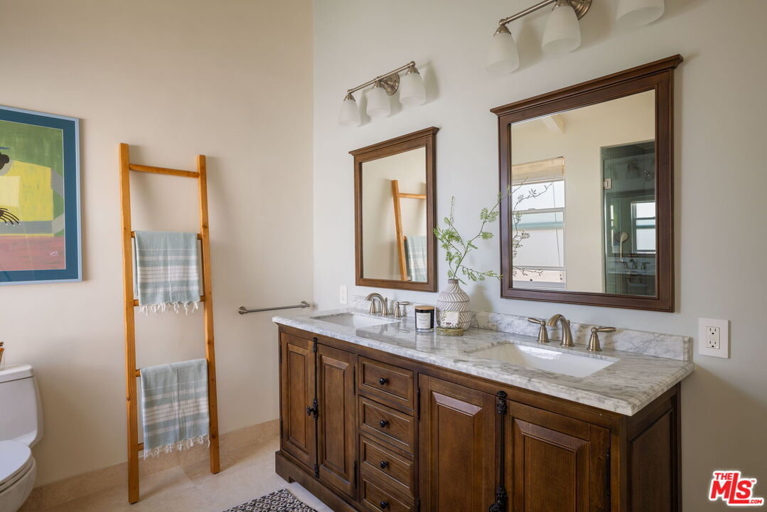 945 21st St Unit: 4