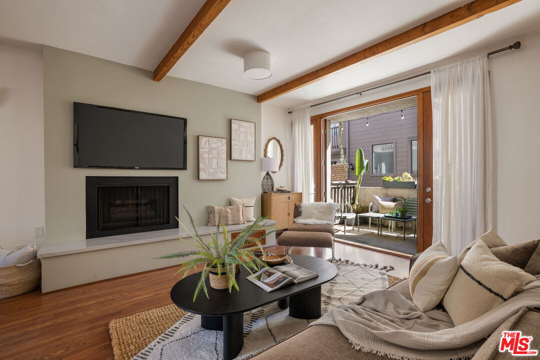 945 21st St Unit: 4