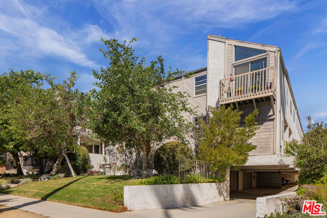 945 21st St Unit: 4
