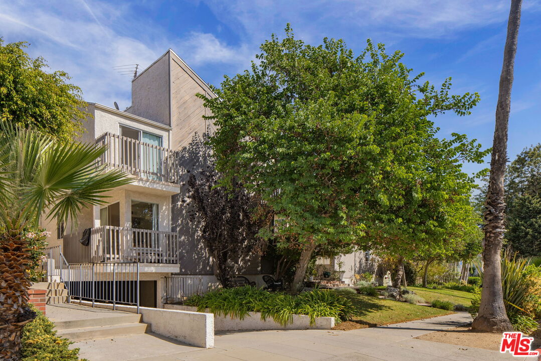 945 21st St Unit: 4
