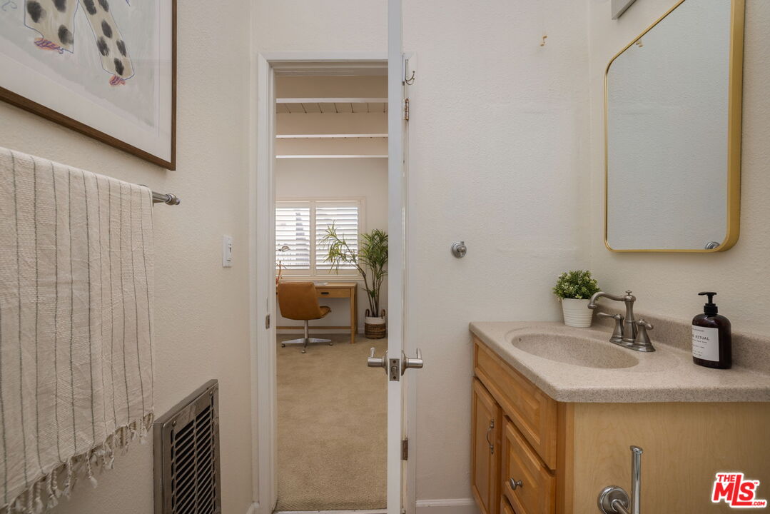 945 21st St Unit: 4