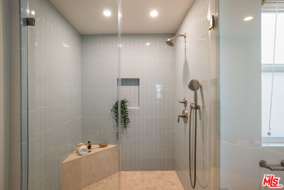 945 21st St Unit: 4