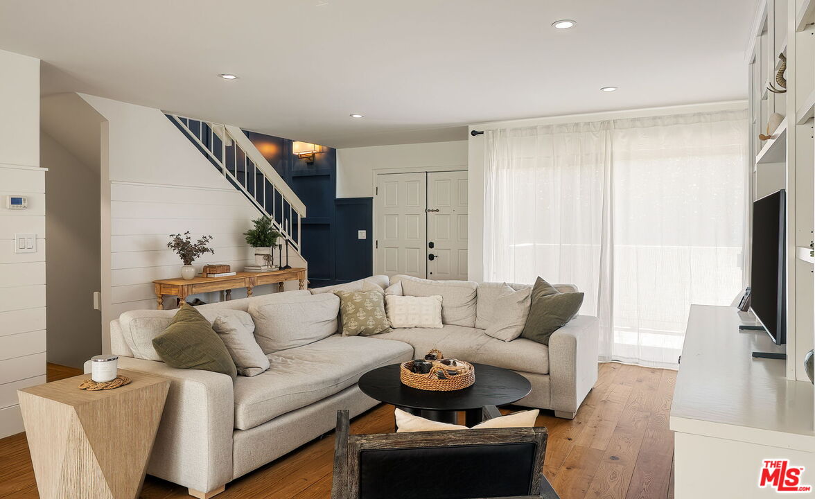 812 16th St Unit: 5