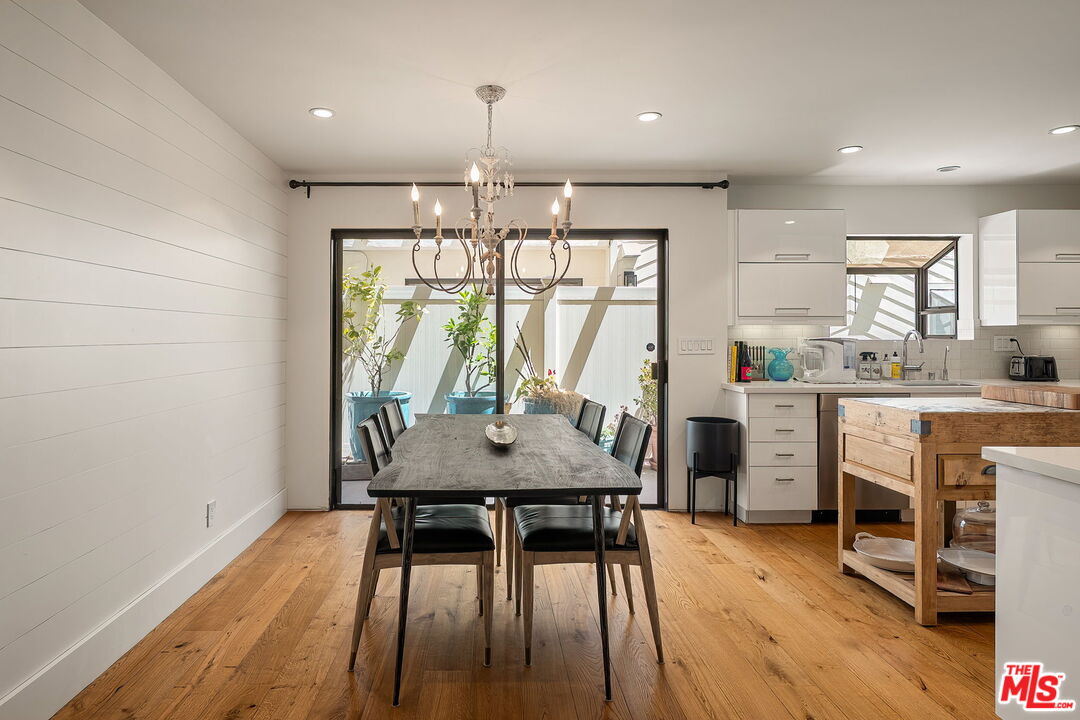 812 16th St Unit: 5