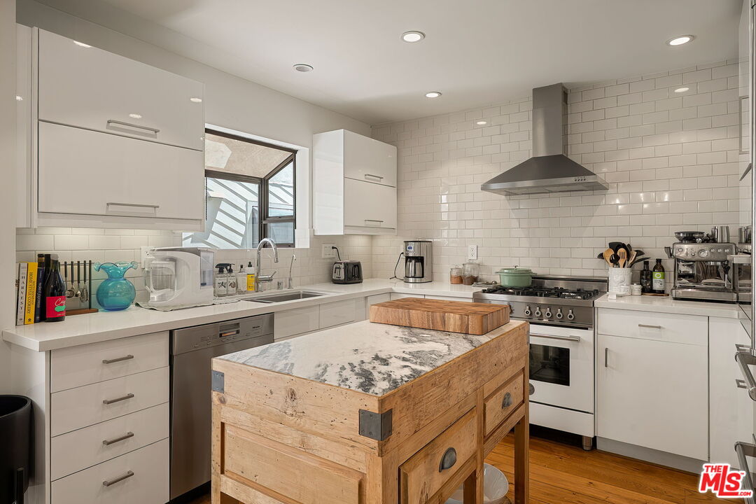 812 16th St Unit: 5
