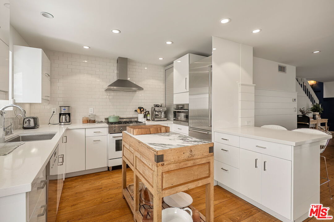 812 16th St Unit: 5