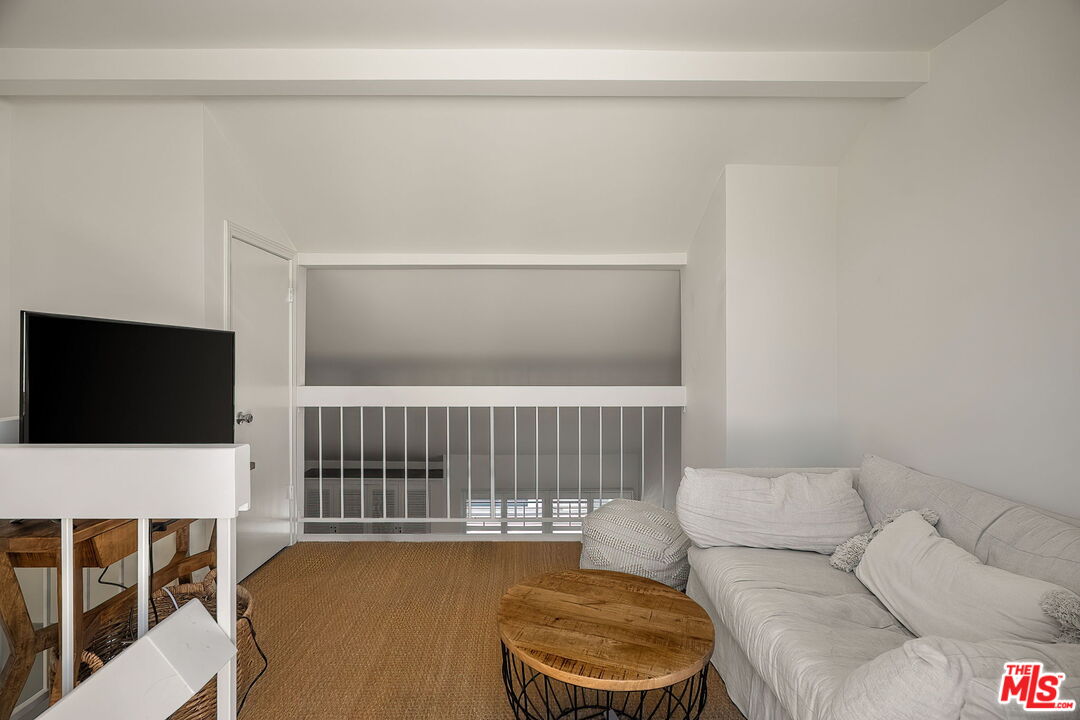 812 16th St Unit: 5