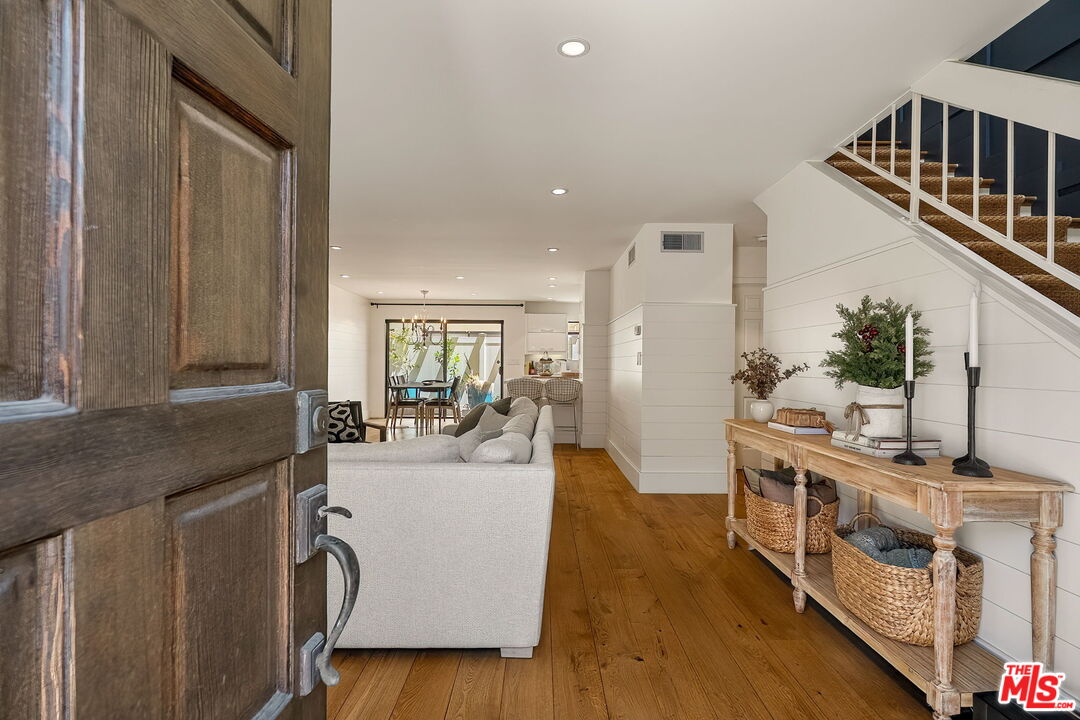 812 16th St Unit: 5