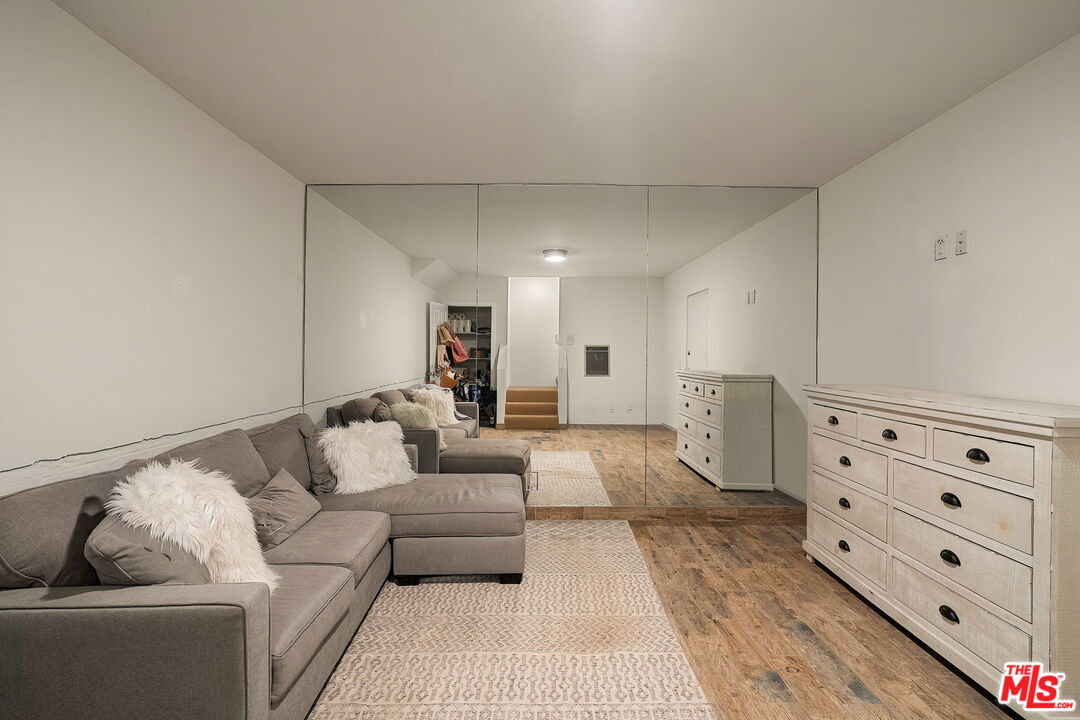 812 16th St Unit: 5