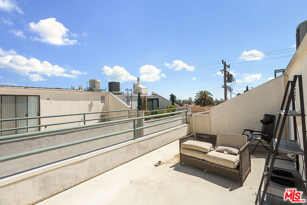 812 16th St Unit: 5