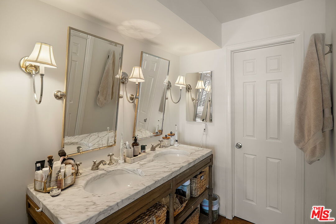 812 16th St Unit: 5