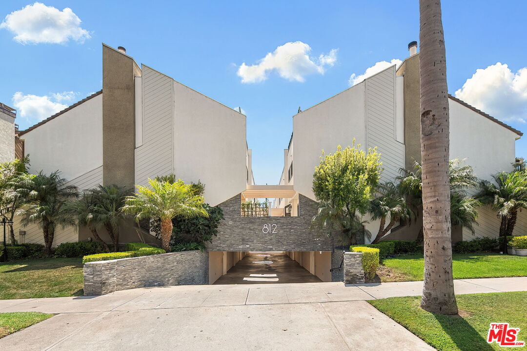 812 16th St Unit: 5