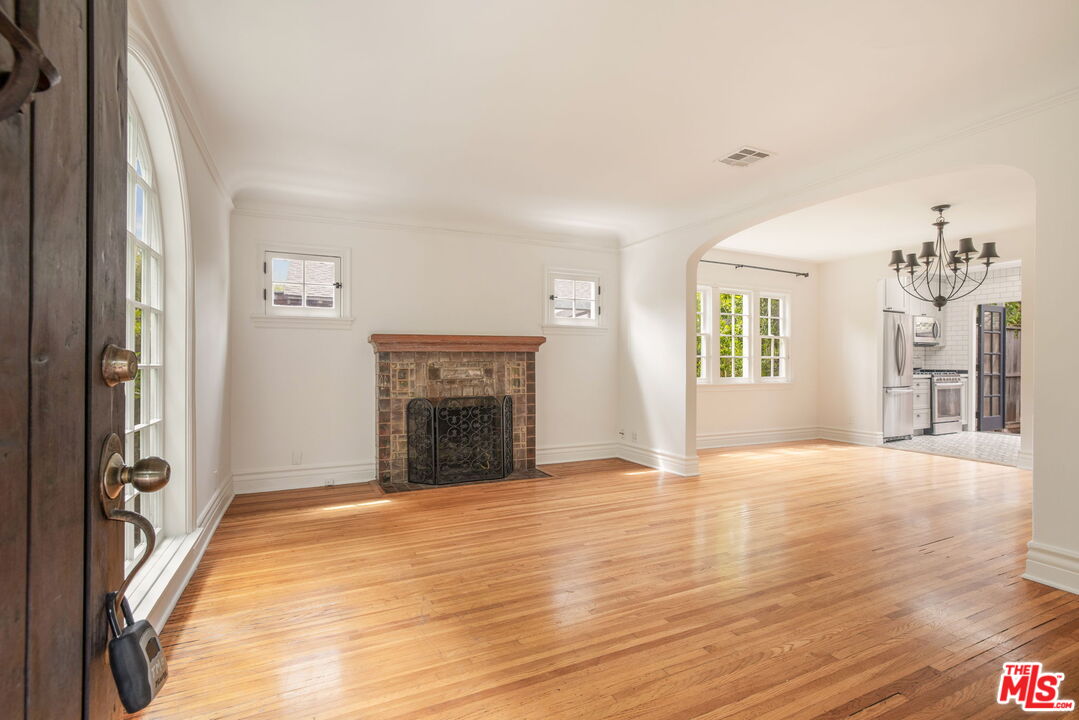 433 Norwich Dr
