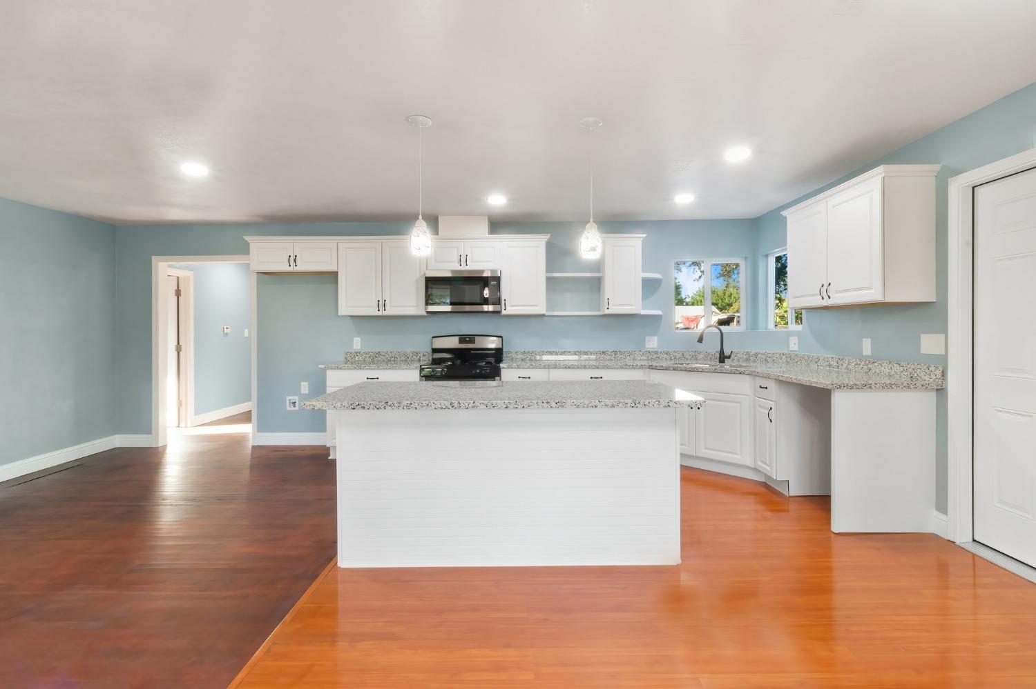 2427 E Oak Street