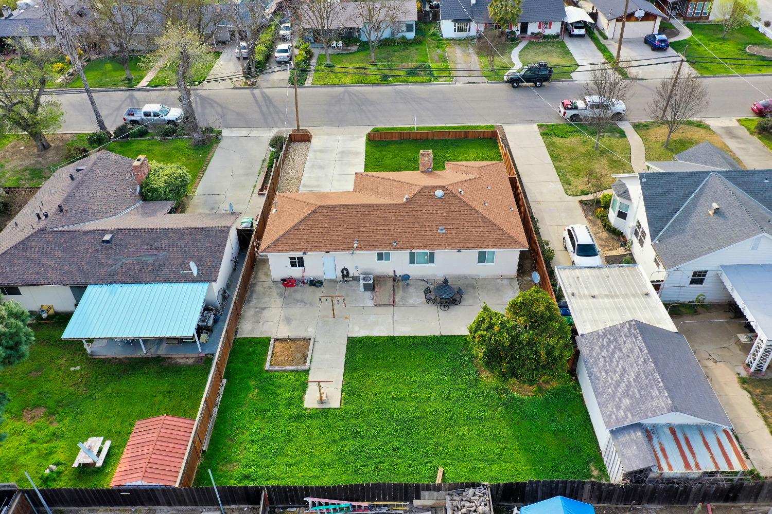 1042 West Avenue