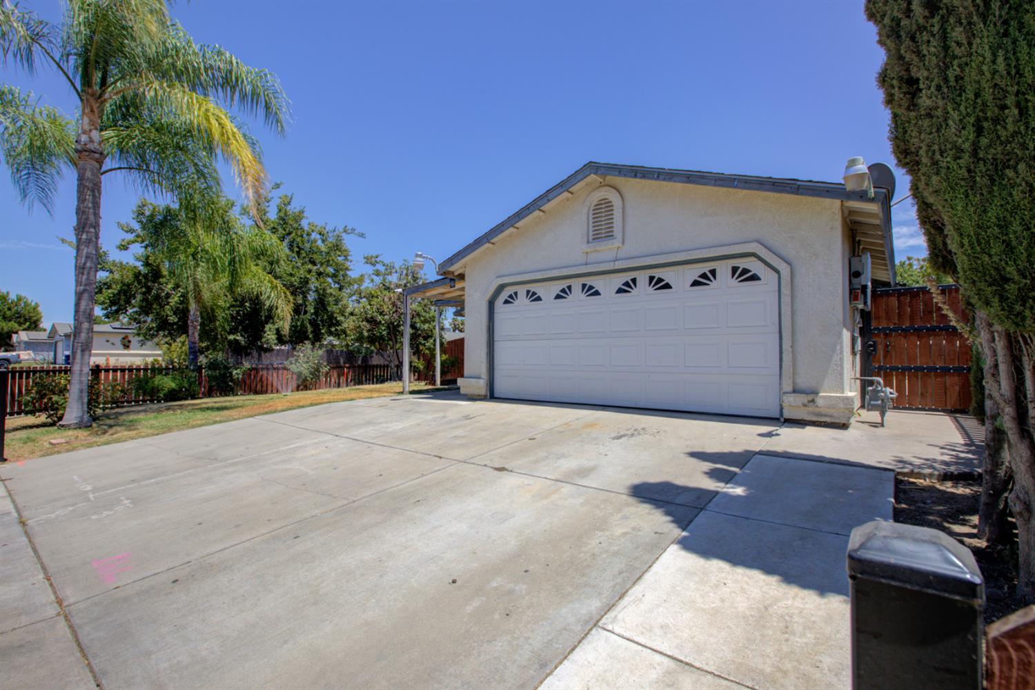 402 La Mesa Street