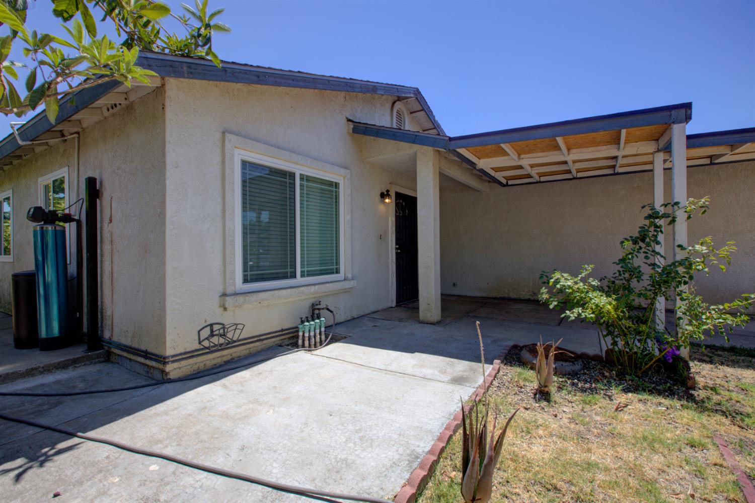 402 La Mesa Street