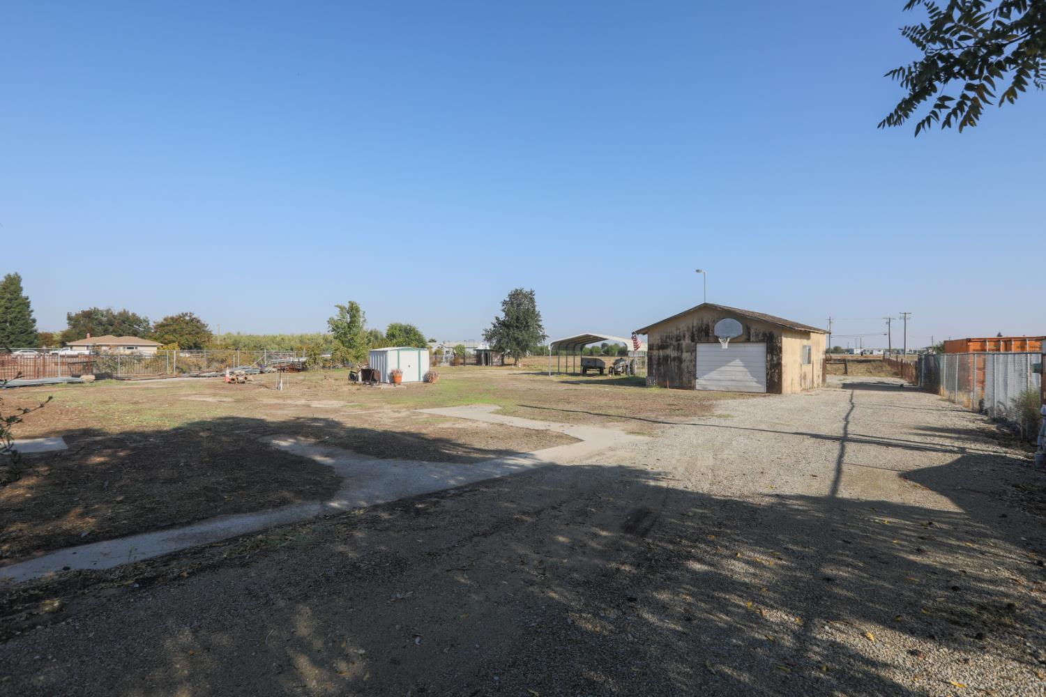 3650 N Santa Fe Drive