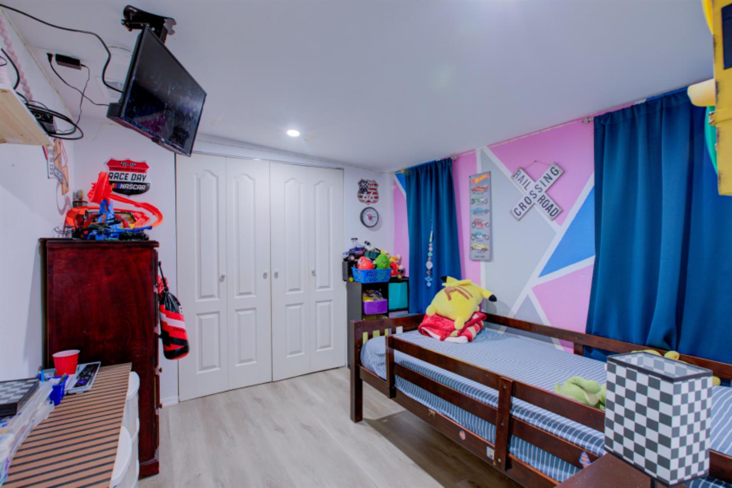 7139 Center Street 7141