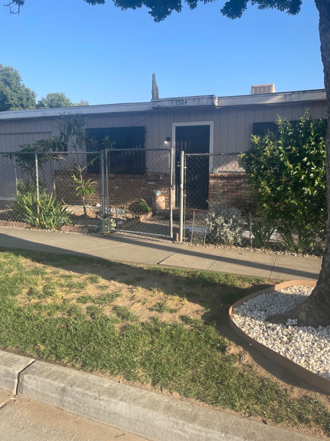 1524 E Belgravia Avenue