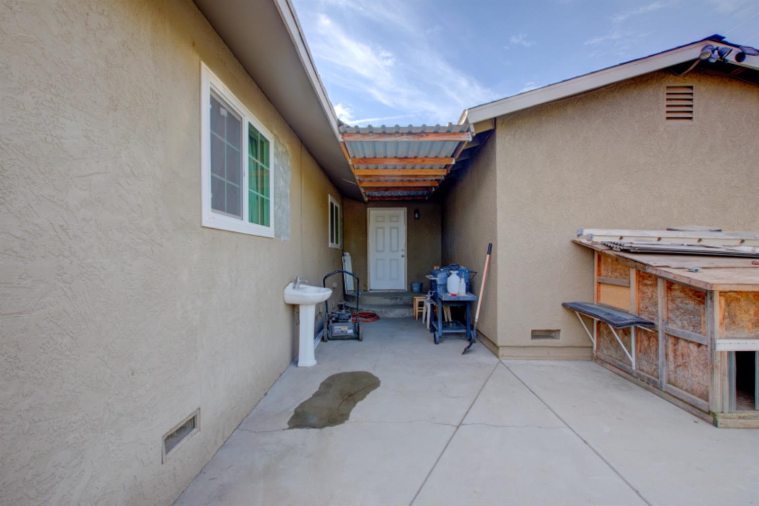 7277 Edythe Circle