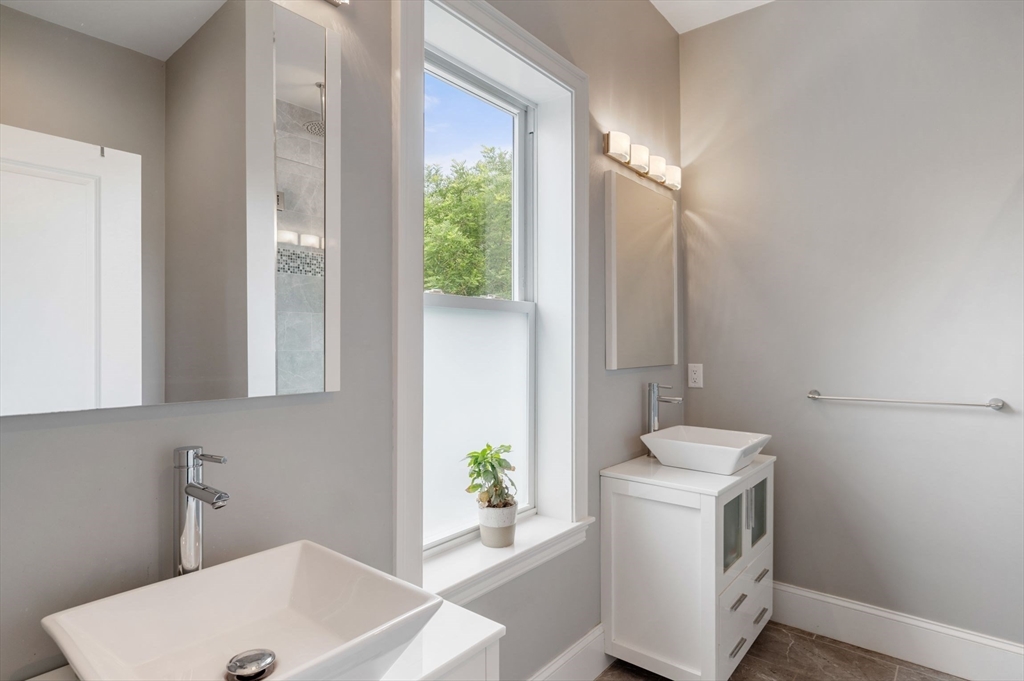 60 Romsey St # 3