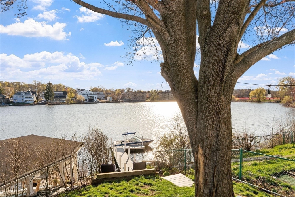 10 Lake View Pl