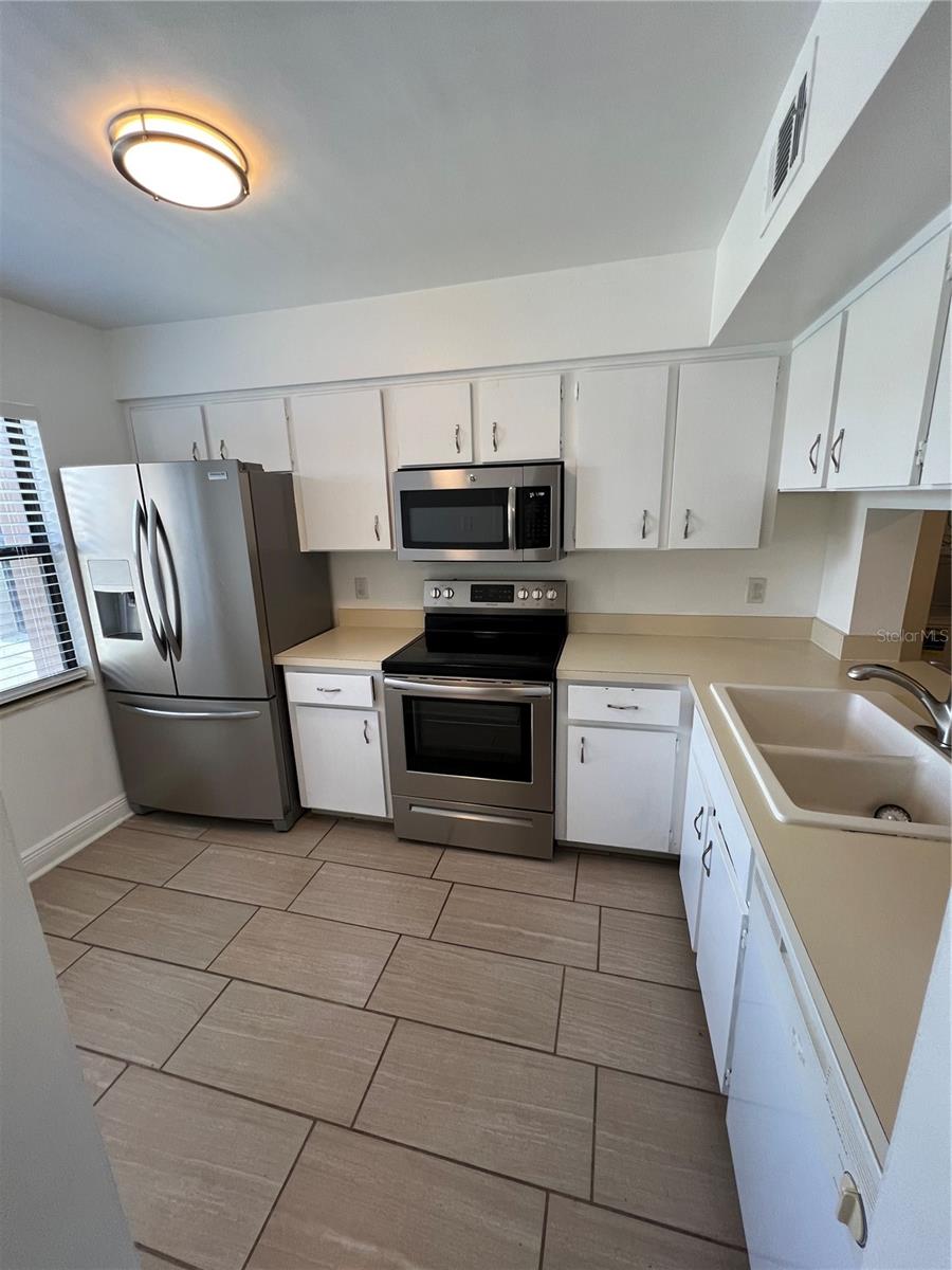 6078 WILLOWPOINTE CIR #203