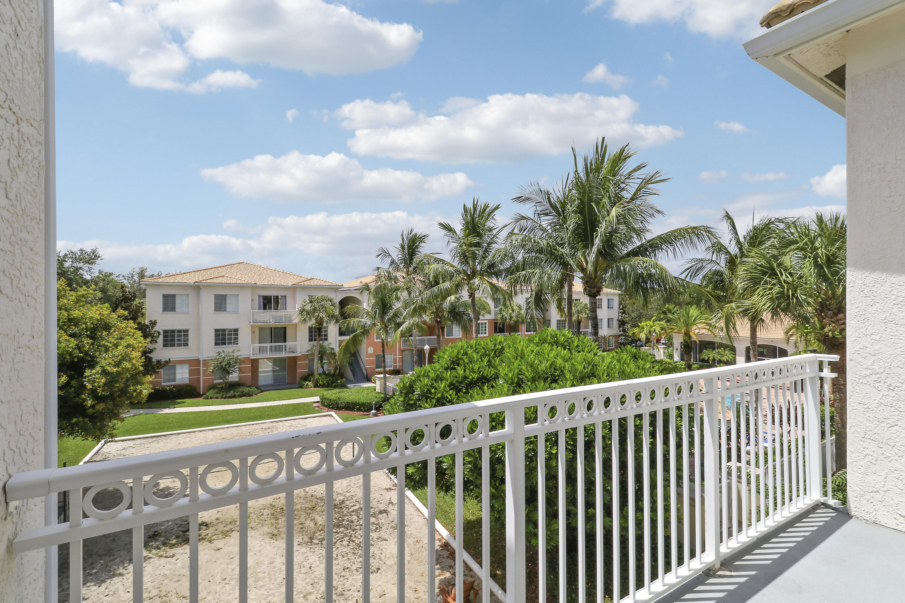 4302 Myrtlewood Circle W