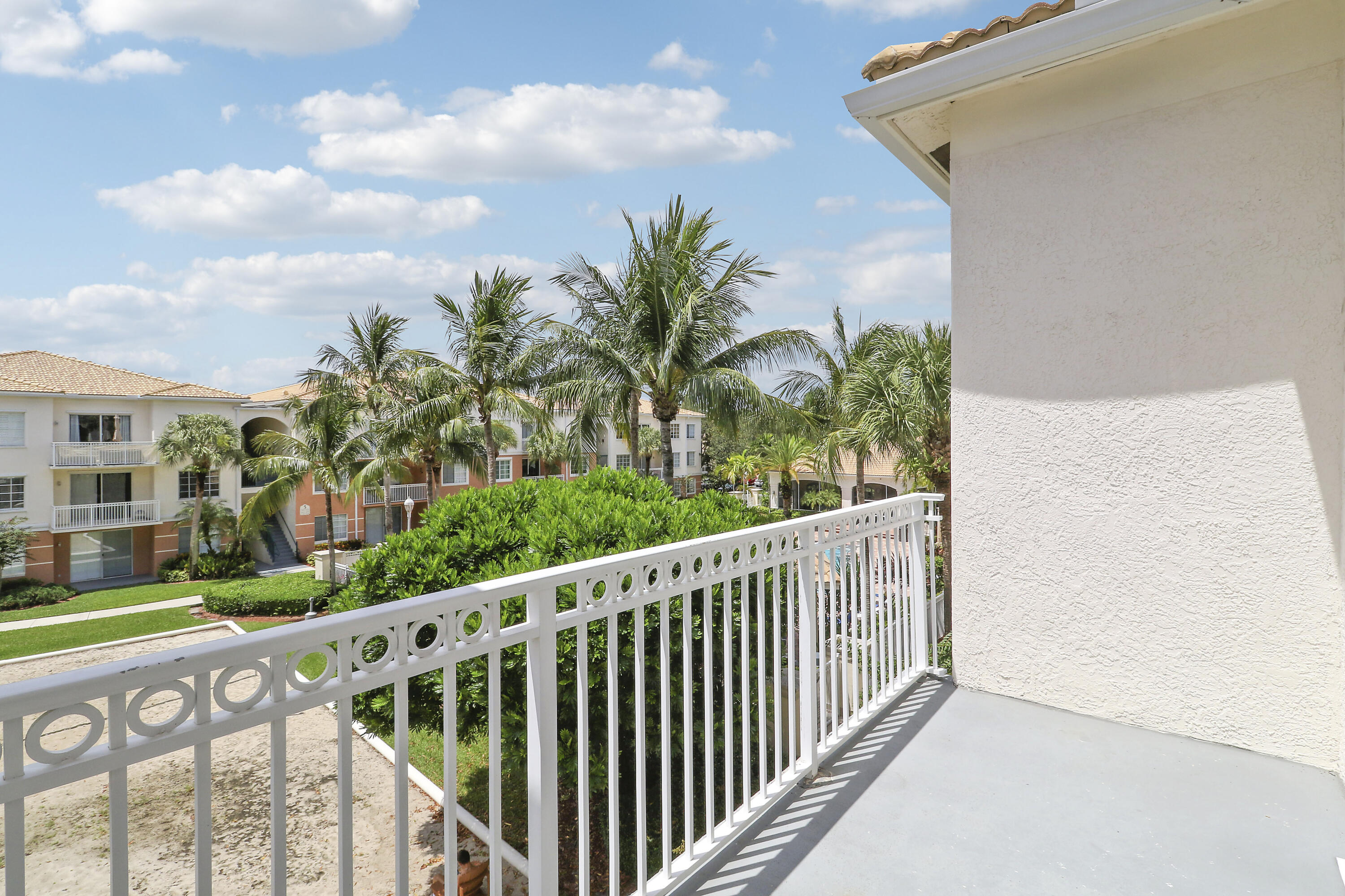 4302 Myrtlewood Circle W